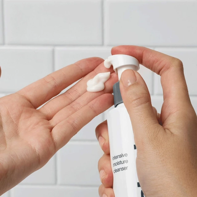 Intensive Moisture Cleanser 150 ml - 3